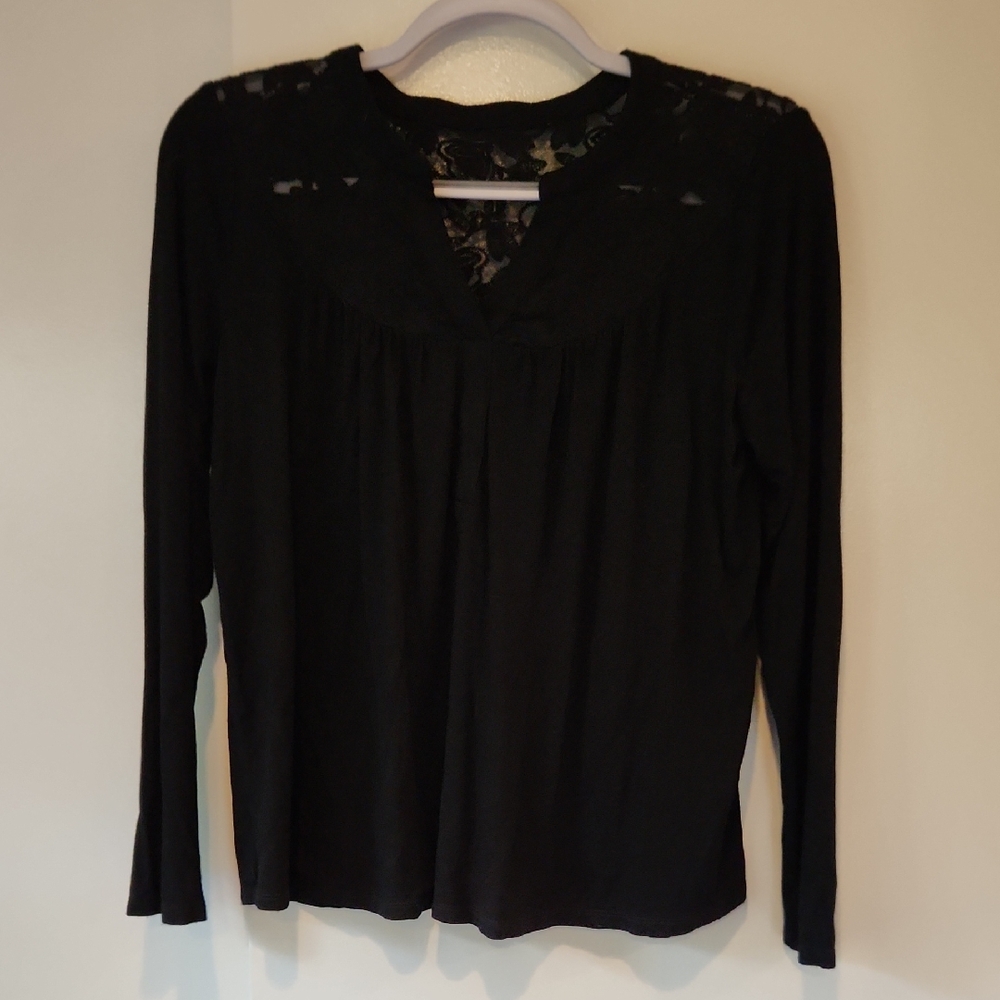 Black Lace Long Sleeved Top